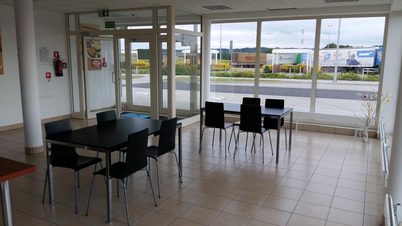 Motel Stare Brynki Przy Stacji Bp Trojka Chlebowo Exterior foto